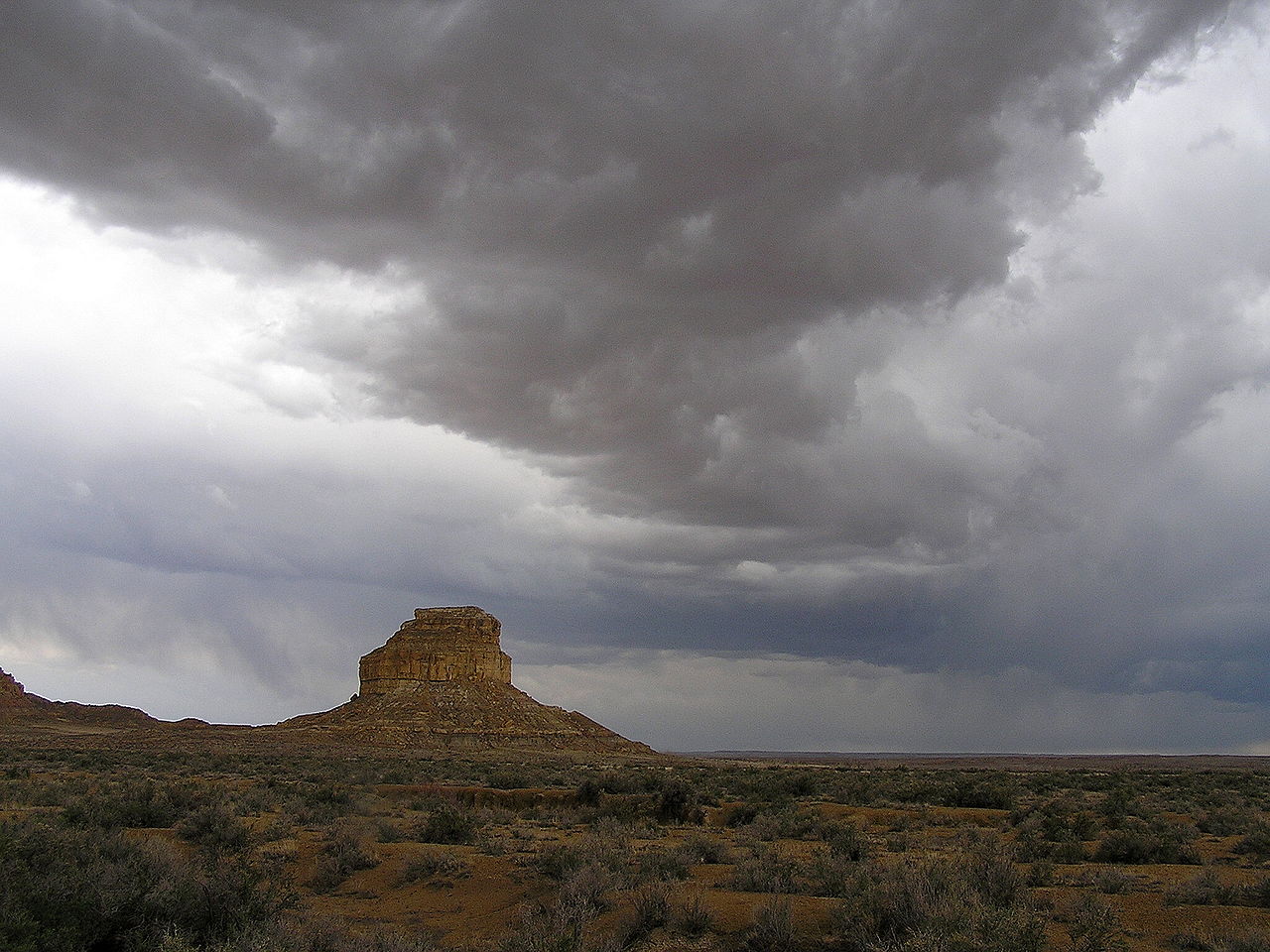 1280px-Chaco_Canyon_Fajada_Butte_summer_stormclouds